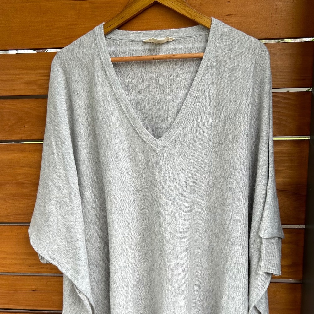 Knit Poncho. Love Stitch. Gray
